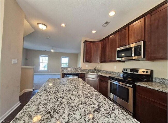 Building Photo - 279 Tigerlilly Dr