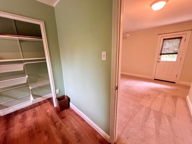Building Photo - Pittsburgh - 3 Bedroom 1.5 Bathroom - Upda...
