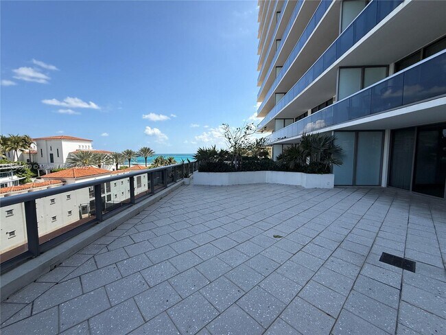 Building Photo - 5875 Collins Ave