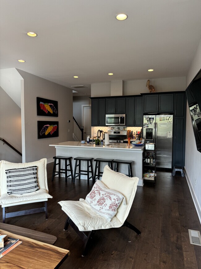 Kitchen - 532 Vernon Cir