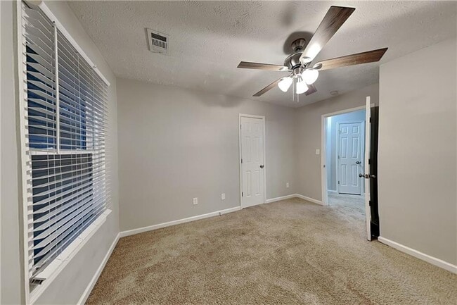 Building Photo - 3199 Pilgrims Dr