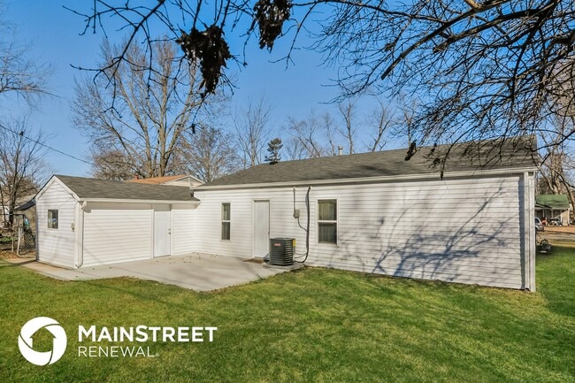 Building Photo - 11 Jamestown Dr