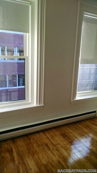 Building Photo - 272 Newbury St