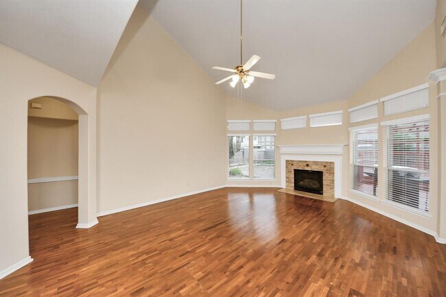Building Photo - 930 Allisa St