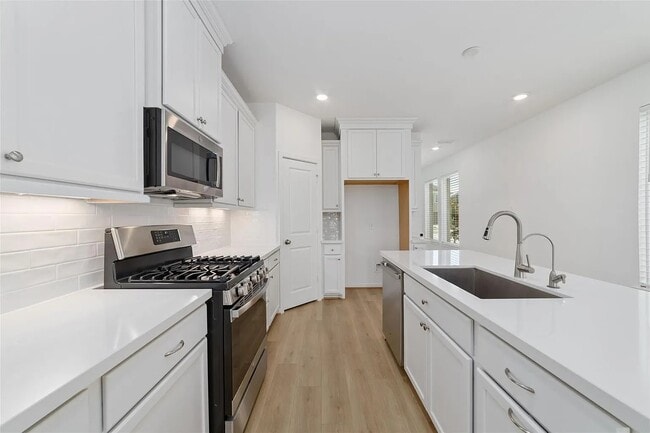 Building Photo - 21650 Lampeter River Ln