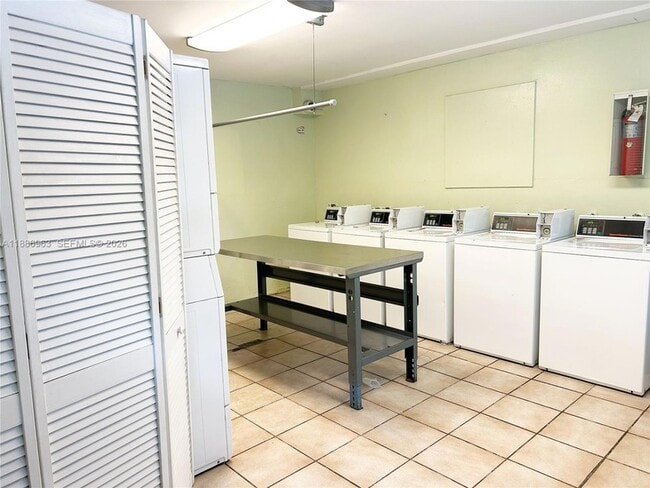 Building Photo - 7865 SW 57th Ave