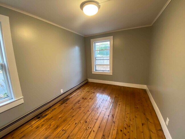 Building Photo - 49 Walnut St