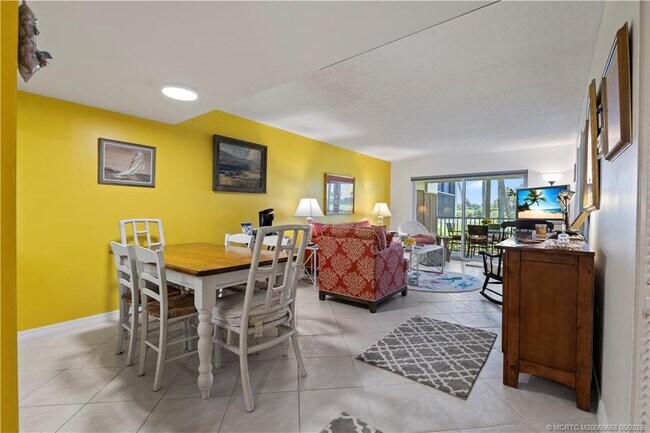 Building Photo - 5571 NE Gulfstream Way