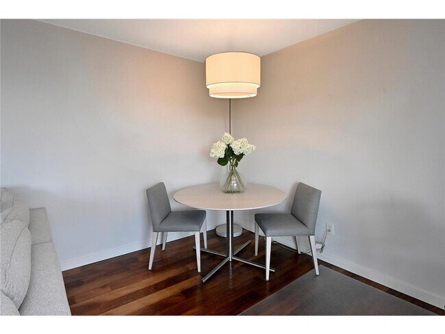 Building Photo - 48 Groveland Terrace