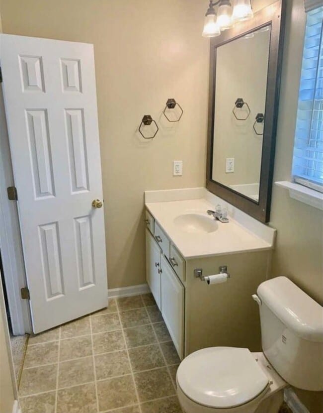 Building Photo - Exquisite Three Bedroom Home in Northeast Columbia!