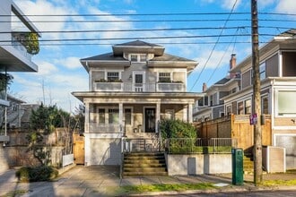 Building Photo - 1516 NW 25th Ave