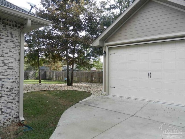 Building Photo - 8864 Spider Lily Way