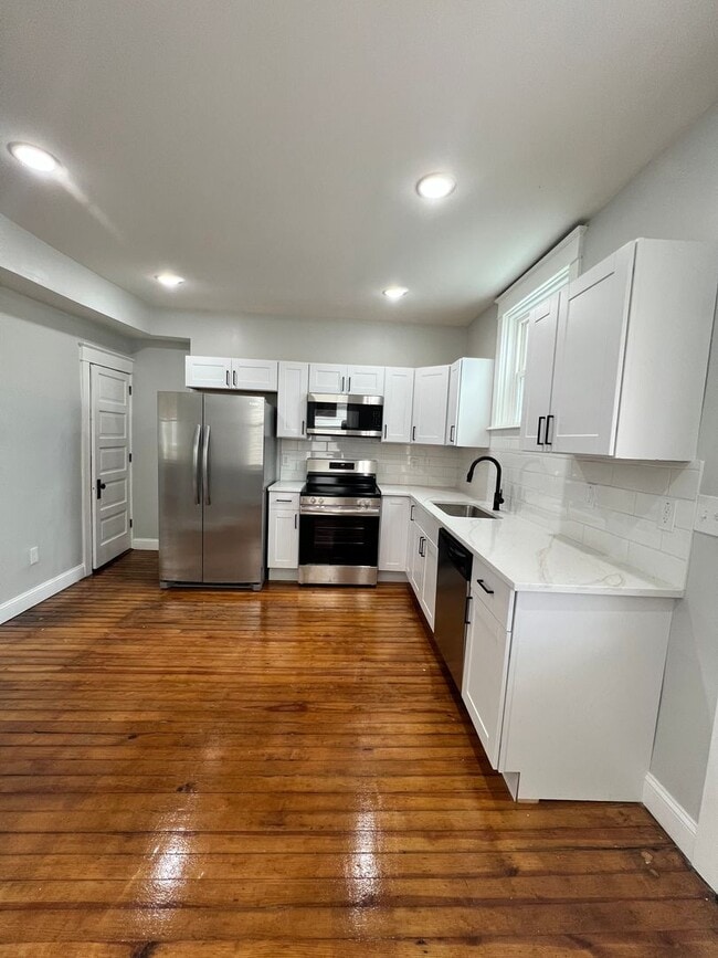Building Photo - Fully Renovated 4 Bedroom, 2.5 Bath Home-Move In Ready