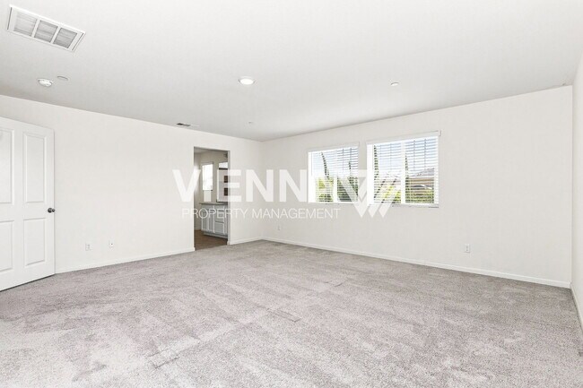 Building Photo - 3033 Welton Cir
