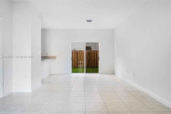 Building Photo - 2649 SE 13th St