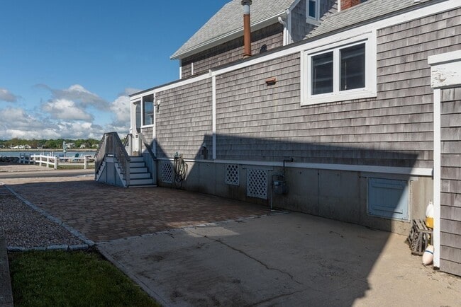 Building Photo - 49 Lighthouse Rd