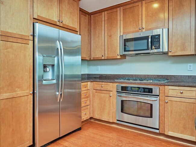 Beautiful Kitchen - 3625 10th St N