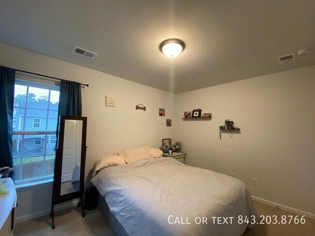 Building Photo - 219 Lazy River Ln