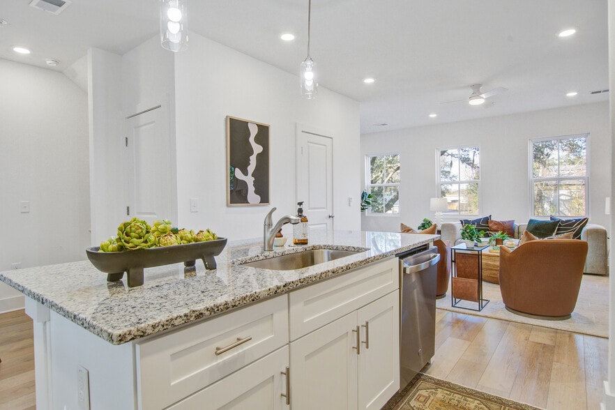 Building Photo - 2161 W Jimtown Dr