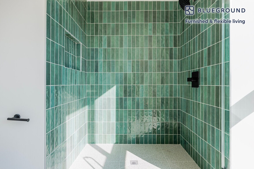 Building Photo - 611 N Virgil Ave