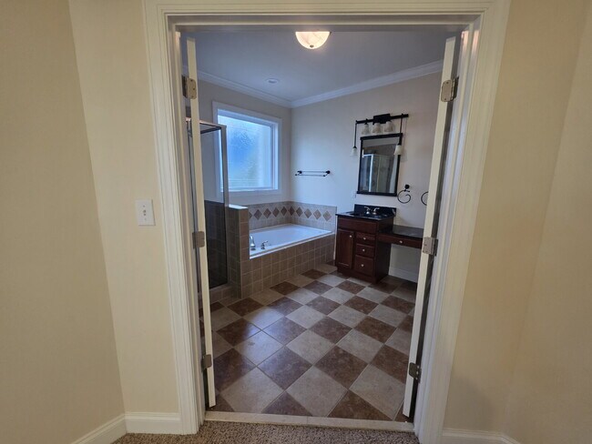 Building Photo - Spacious 4-Bedroom Home for Rent in Kings Grant Fayetteville – 15 Minutes from Fort Bragg