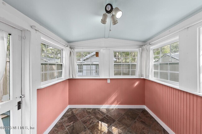 Building Photo - 2813 Princeton Ave