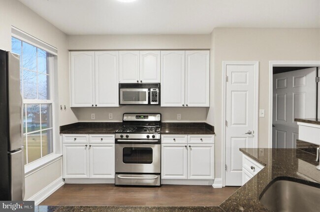 Building Photo - 801 S Greenbrier St