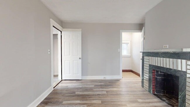 Building Photo - 2121 W 105th St