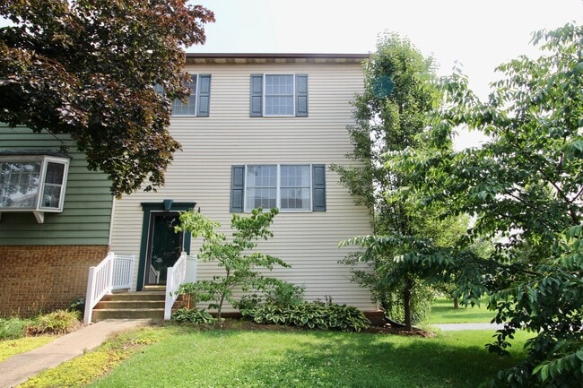 Primary Photo - 907 Meadowlark Dr