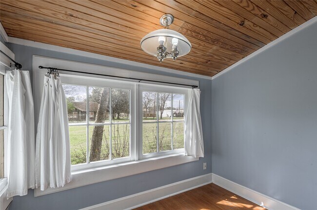 Building Photo - 254 S Railroad St