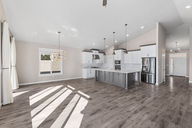 Building Photo - Luxury Four Bedroom with Breathtaking Views