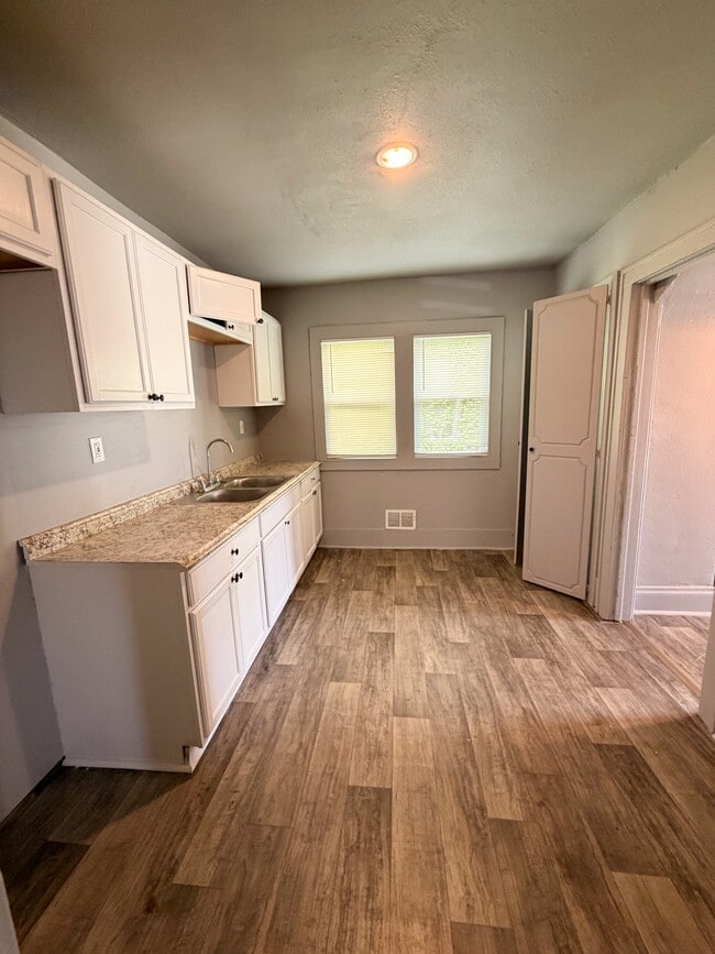 Building Photo - 13225 Santa Rosa Dr