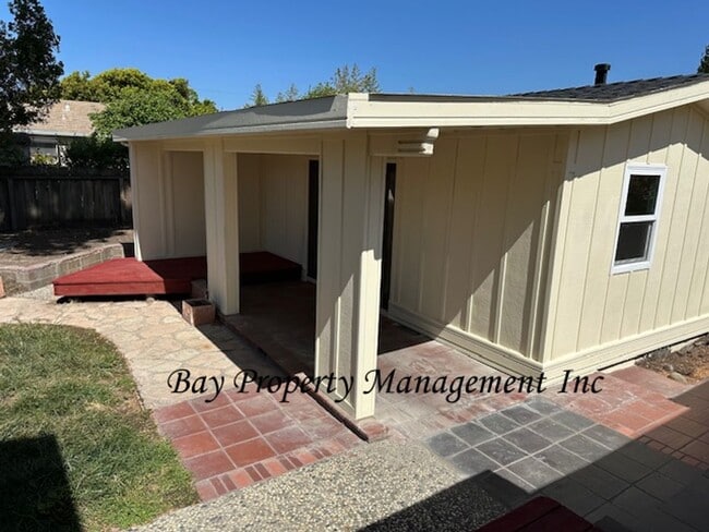 Building Photo - Charming 3 bedroom 2 bath home in South Sa...