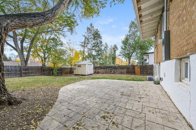 Building Photo - 701 S Simms St