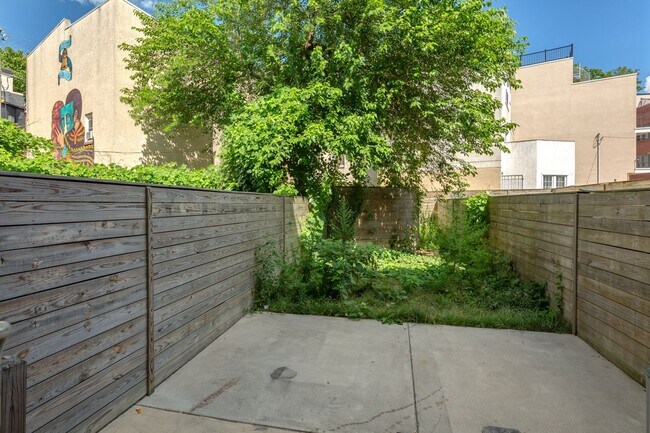 Building Photo - Northern Liberties 4 Bedroom Townhome