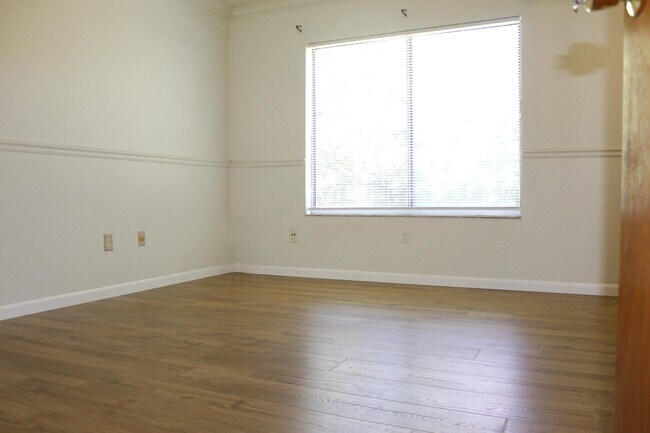 Building Photo - 421 Nogales Ave NE