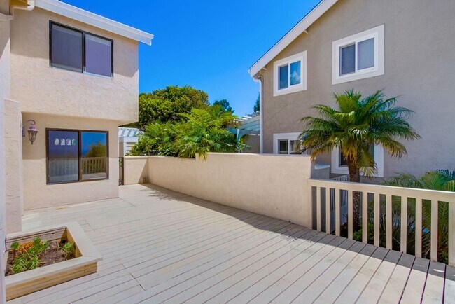 Building Photo - Fantastic ocean views in this spectacular ...