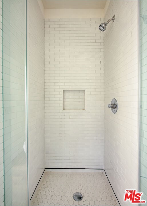 Building Photo - 807 N Stanley Ave