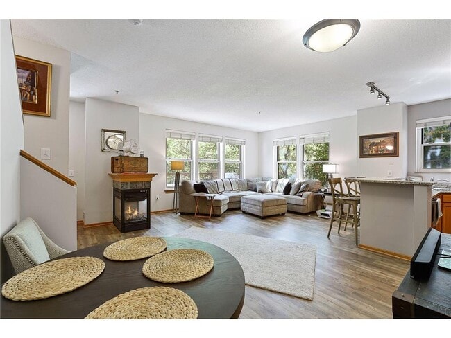 Building Photo - 660 N 2nd St