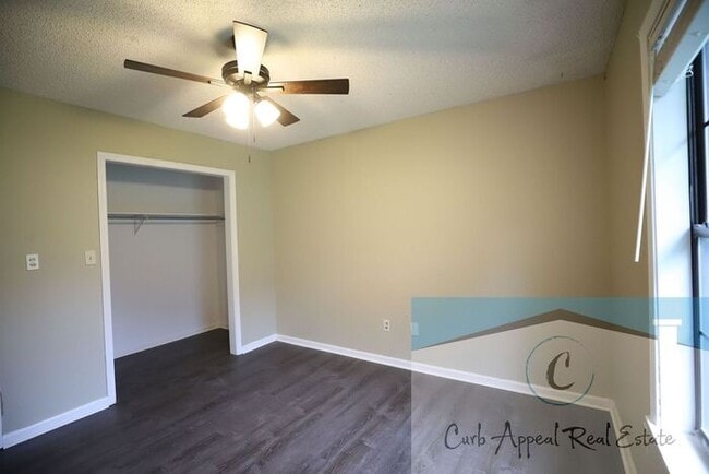 Building Photo - Nettleton Schools - 6 bed/ 3 bath 2,500 sq.ft.., back deck, fenced yard!!