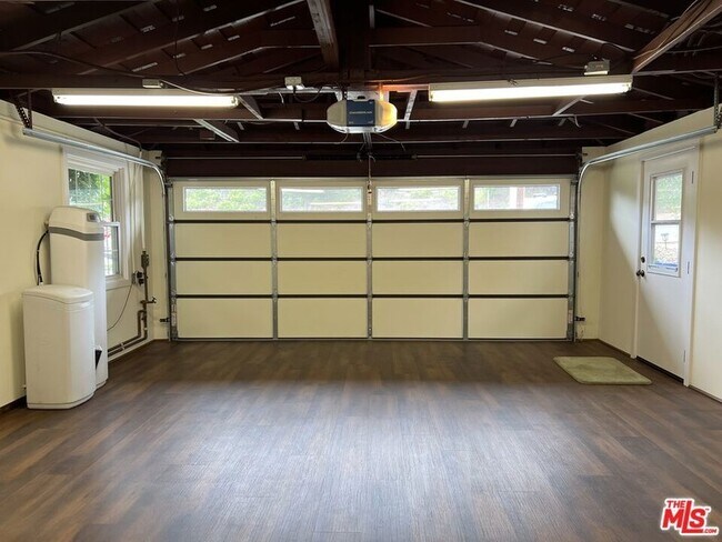 Building Photo - 1019 Camino Real