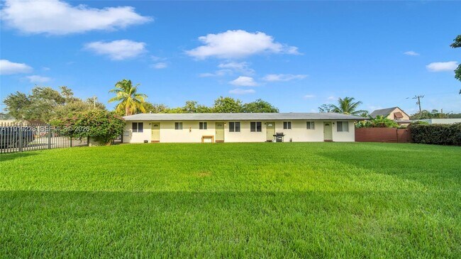 Building Photo - 592 NE 150th St