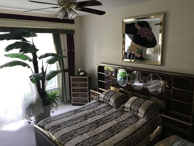 Building Photo - Exceptionally Clean 2-Bedroom Ranch with Double Car Garage