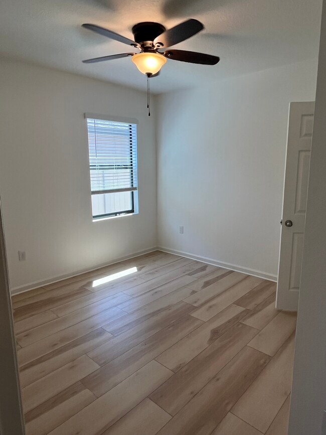 Building Photo - 377 Snook Pl