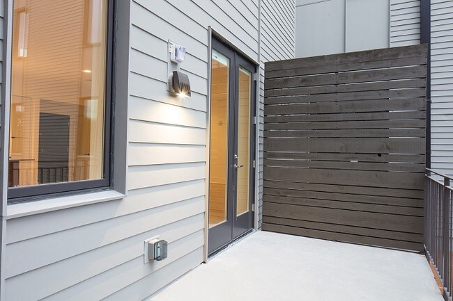 The Julian Apartments New Orleans, LA Apartment Finder