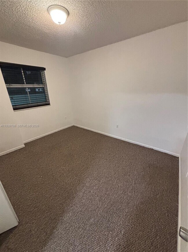 Building Photo - 185 SE 14th Terrace