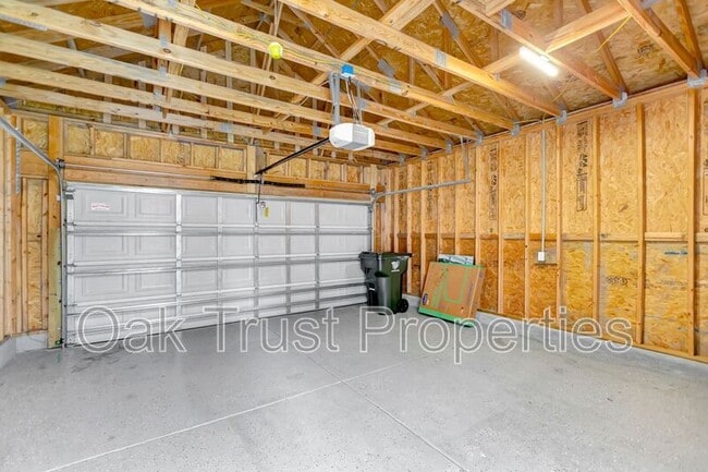 Building Photo - 3 Clearblue Lp