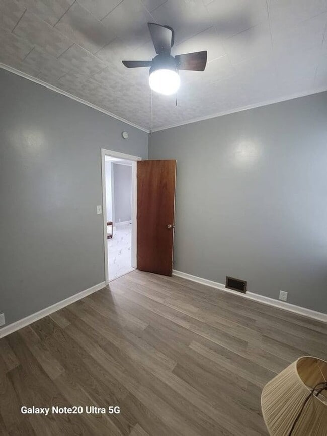 Building Photo - Spacious 3BR Duplex in Buffalo