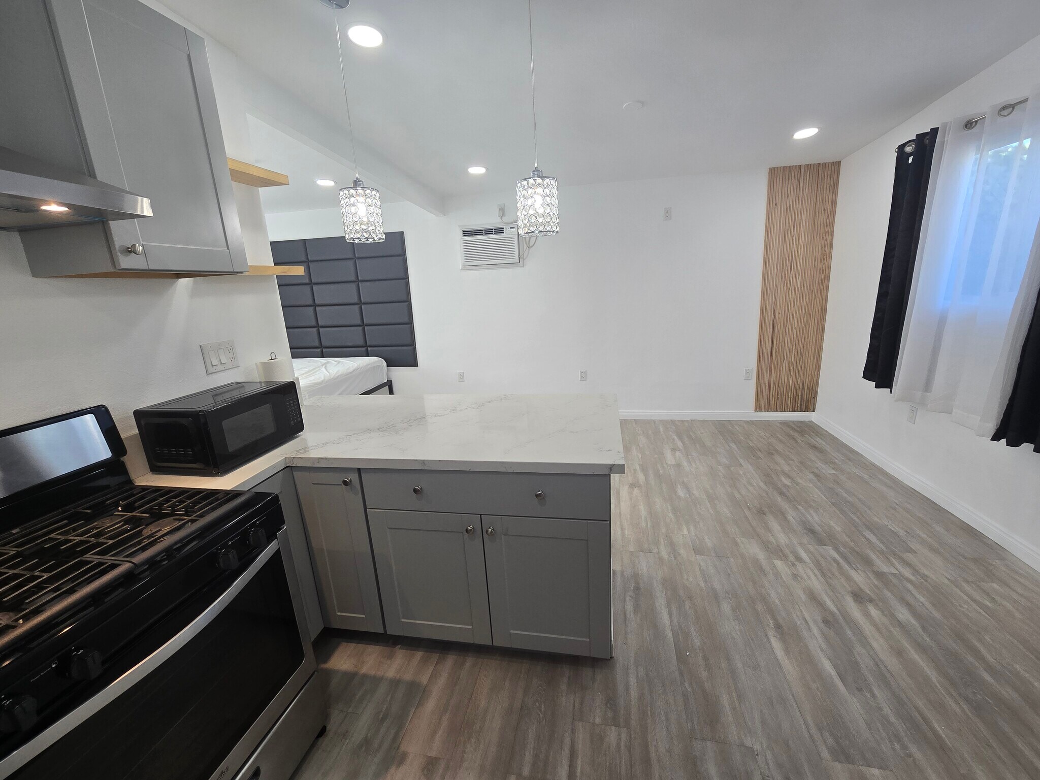 Building Photo - 1943 Claudina Ave