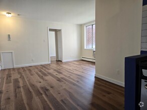 Building Photo - Cozy 1 Bed 1 Bath Condo With Parking In Br...